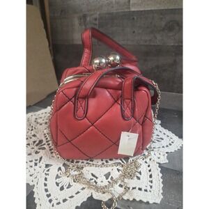 Red Pouch Purse‎ w/Gold Chain Strap